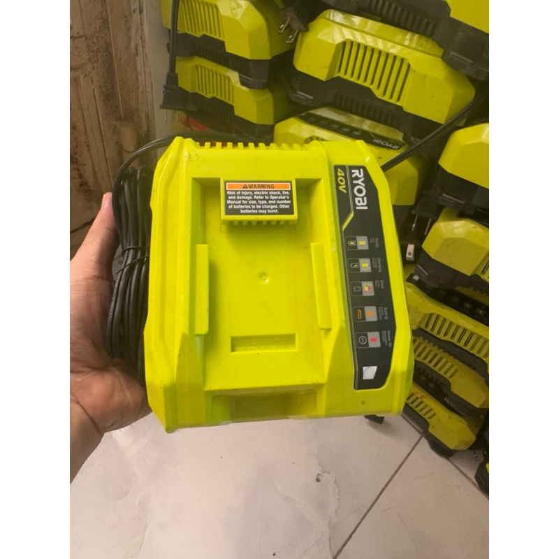 sạc pin zin ryobi 40v dùng điện 220v sạc nhanh có quạt tản nhiệt