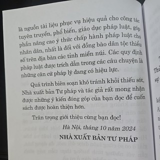 Sách - Câu chuyện pháp luật  (NXB Tư Pháp)