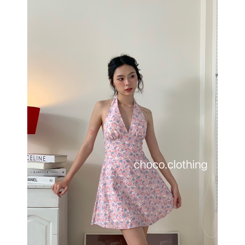 Đầm cổ yếm cột cổ, hoạ tiết hoa mùa hè, có sẵn đệm nguc, may 2 lớp dày dặn.  ( Ảnh tự chụp ) | BigBuy360 - bigbuy360.vn