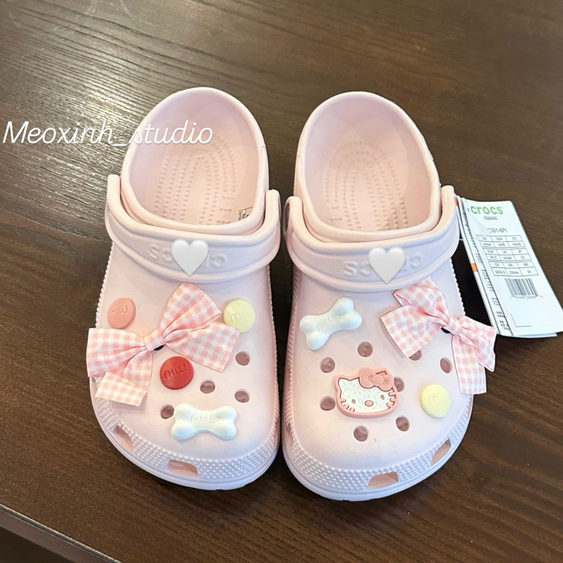 MEOXINHSTUDIO [Ảnh Thật] [Sẵn Ship]/ Dép Crocs Classic Kèm 12 Jibbitz Charms Cao Su Hello Kitty