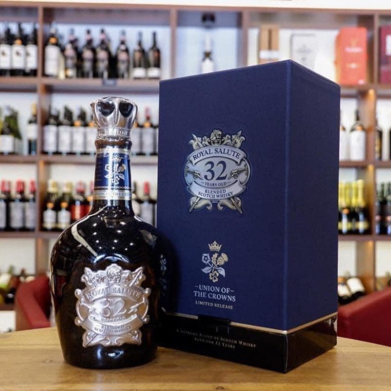 VỎ CHAI RƯỢU NGOẠI CHIVASS32, [TẶNG KÈM CỐC CHIVAS]