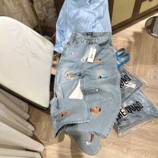  Quần Jeans Nữ THE QUAO Lưng Cao Ống Suông Thêu Nhiều Cún Màu Nhạt S0805_653 