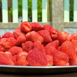  500g Dâu Tây Sấy Khô Giòn Thăng Hoa Công Nghệ Sấy Lạnh Hiện Đại Ăn Vặt Đà Lạt Ngon Miệng Chua Ngọt 