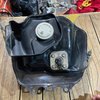 Bình xăng lớn kèm van xăng YAMAHA luvias 125 xăng cơ (hàng zin tháo xe)chính hãng//