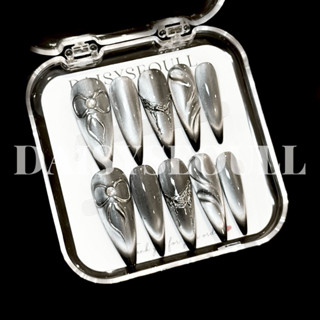 Nail box mắt mèo ánh trăng đen bạc 02 vẽ nơ tráng gương - móng tay giả mắt mèo ánh trăng đen bạc 02