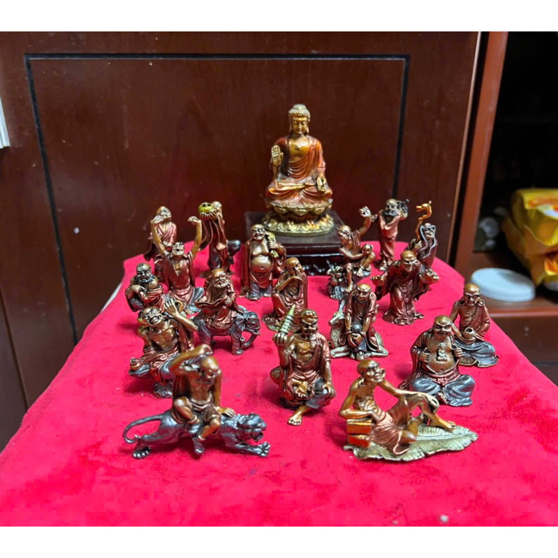 Bộ Tượng Phật tổ cùng 18 vị La hán bằng đồng  nguyên chất vẽ chi tiết.