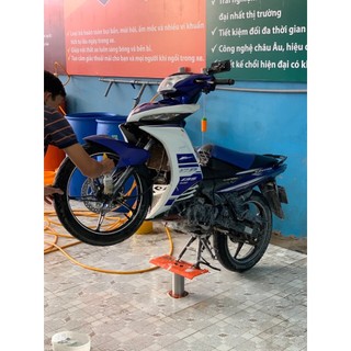 Ben nâng xe máy/ mô tô - hỗ trợ rửa xe