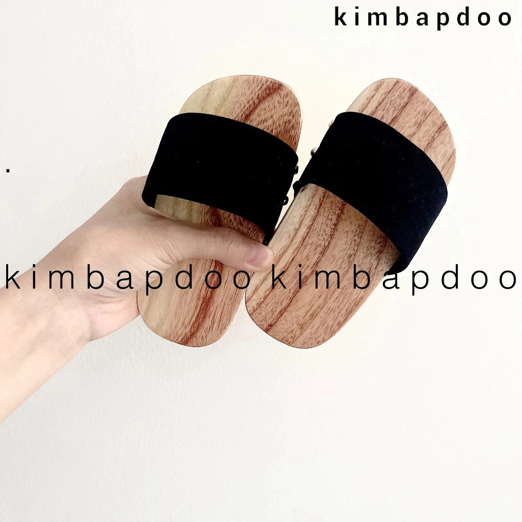 Guốc gỗ Guốc mộc cho bé, Guốc xỏ ngón quai nhung truyền thống cho bé mặc bà ba, áo dài đi chơi Lễ Tết, Trung thu