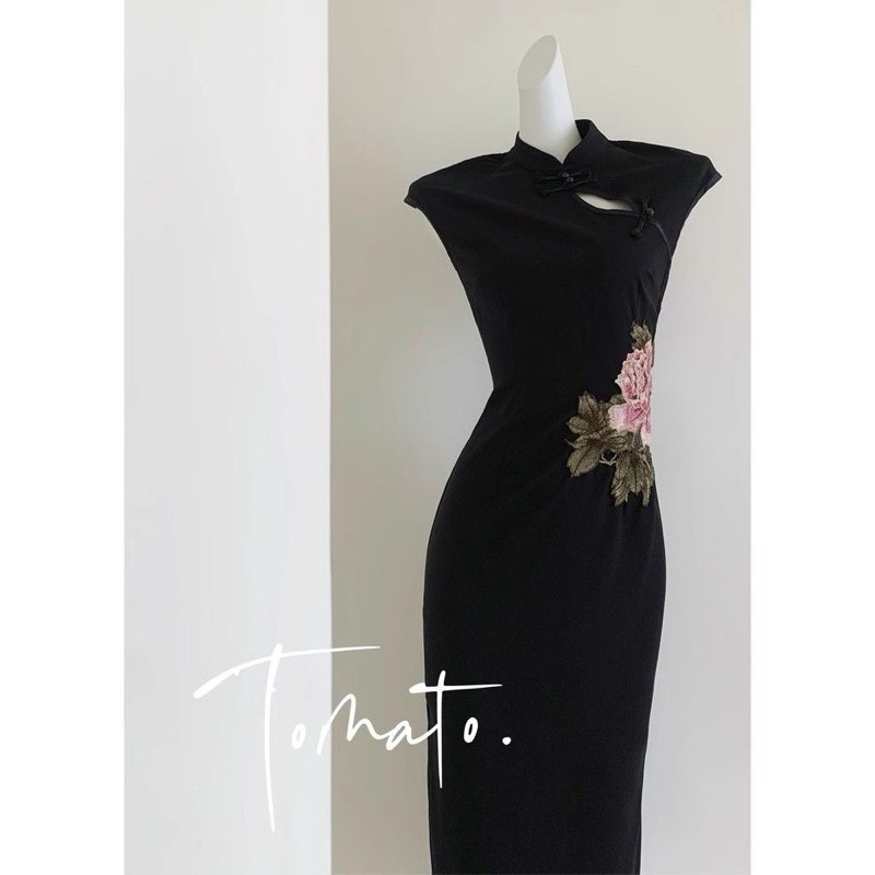 Sườn xám đen hoa xinh xẻo mỹ nữ sườn xám không tay