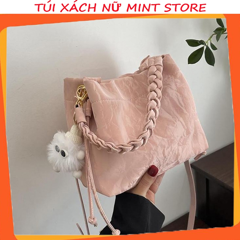 Túi xách nữ đẹp, túi đeo chéo da nhung khóa dây rút kèm móc khóa gấu đi chơi phong cách hàn quốc PK 877