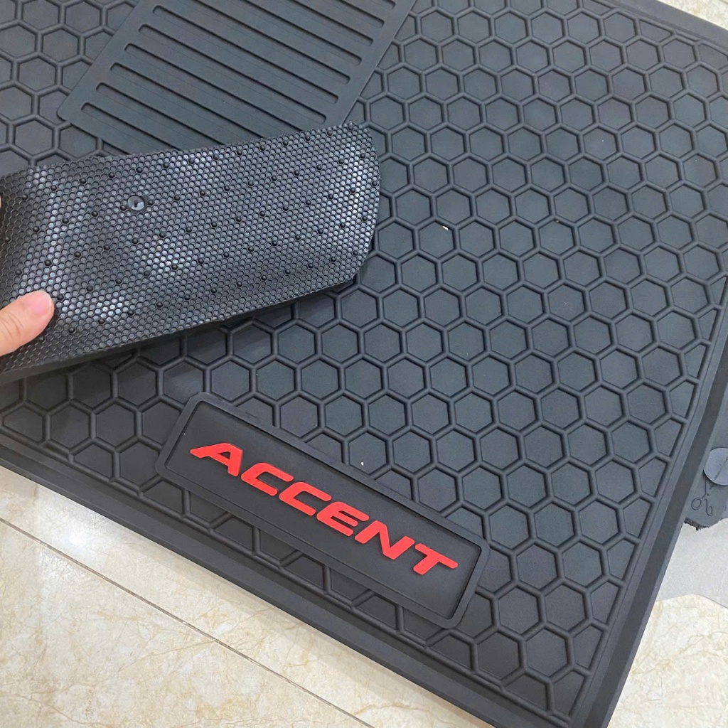 Thảm lót sàn Accent (2018-2025) màu đen chữ đỏ
