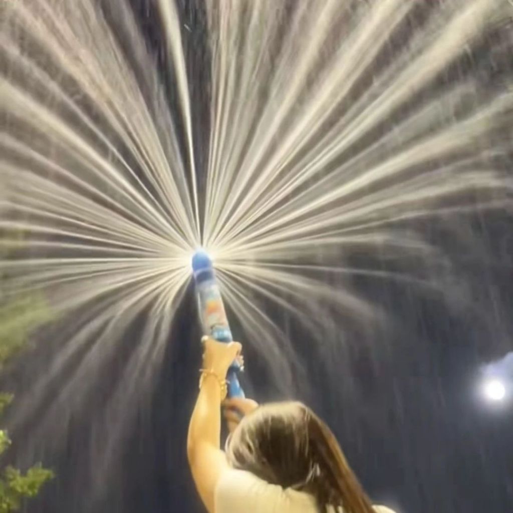 Đồ Chơi Phun Nước Pháo Hoa Đu Trend Vui Nhộn Súng Phun Nước Hot Trend Life Plus - DC13