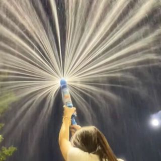 Đồ Chơi Phun Nước Pháo Hoa Đu Trend Vui Nhộn Súng Phun Nước Hot Trend Life Plus - DC13