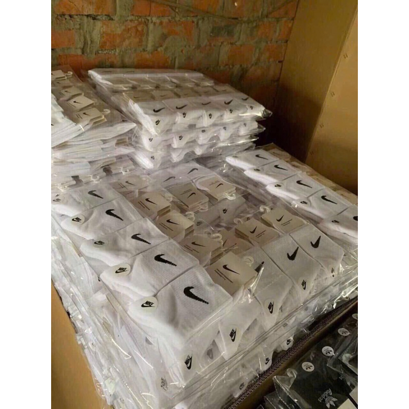 Tất nike trung trắng