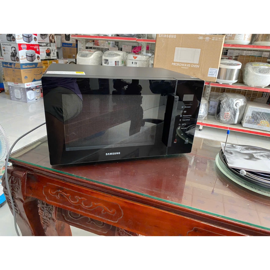 Lò vi sóng có nướng Samsung MG30T5018CK/SV 30 lít Malaysia hàng chính hãng - Hàng trưng bày