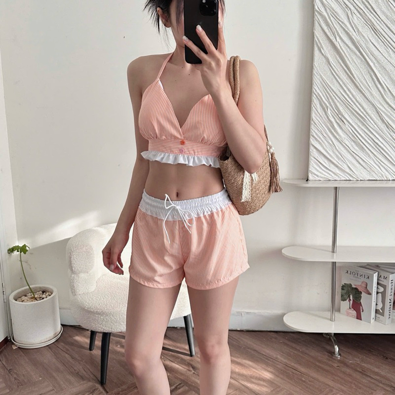 (Có size) Set Áo Bra Đi Biển Viền Bèo Đính Nút Kate Sọc và Quần Short Dây Rút | BigBuy360 - bigbuy360.vn