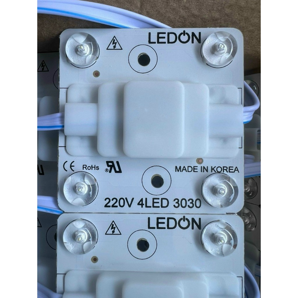 Đèn LED 4 bóng 220V ngoài trời (trắng)- Giải pháp chiếu sáng biển quảng cáo hiệu quả. Vỉ 20 con