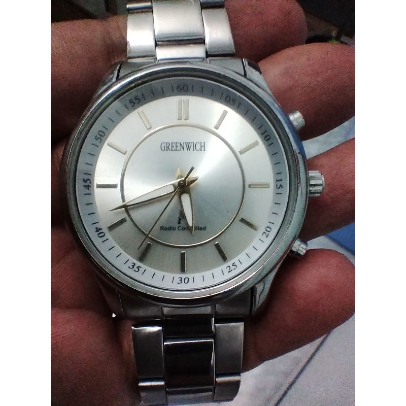Đồng hồ nội địa Nhật, size 39mm không kể núm, mặt vàng chanh, đáy xoáy chống nước 100 mét, coc số La
