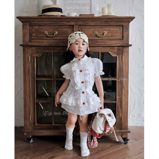 [Sẵn] Váy cho bé gái bèo ren trắng điệu đà nút tim đỏ nhung chất vải thô bamboo co giãn nhẹ 2c cao cấp