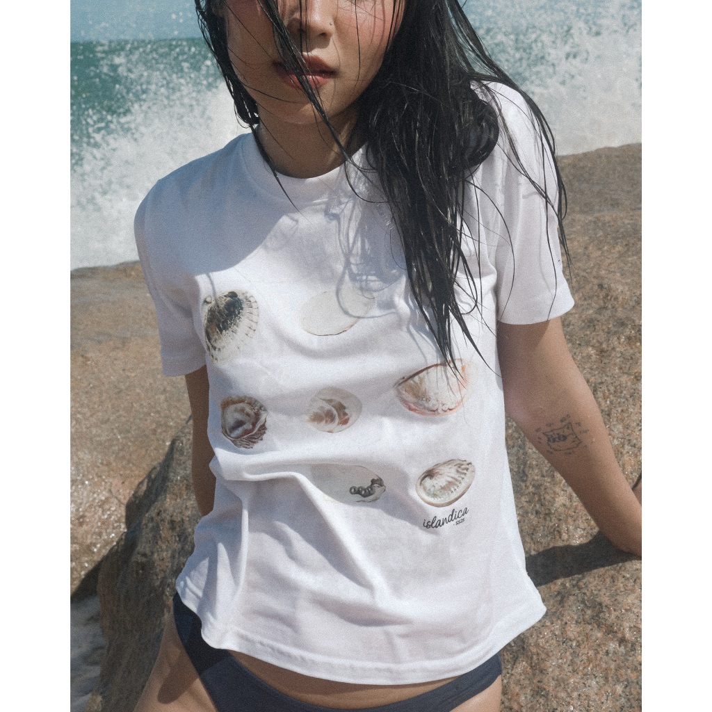 Áo Thun Tay Ngắn in Hoạ Tiết Vỏ Sò | Pure Bliss Tee in White | White On Denim