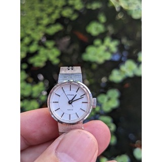 Đồng hồ nữ cơ cót 200k