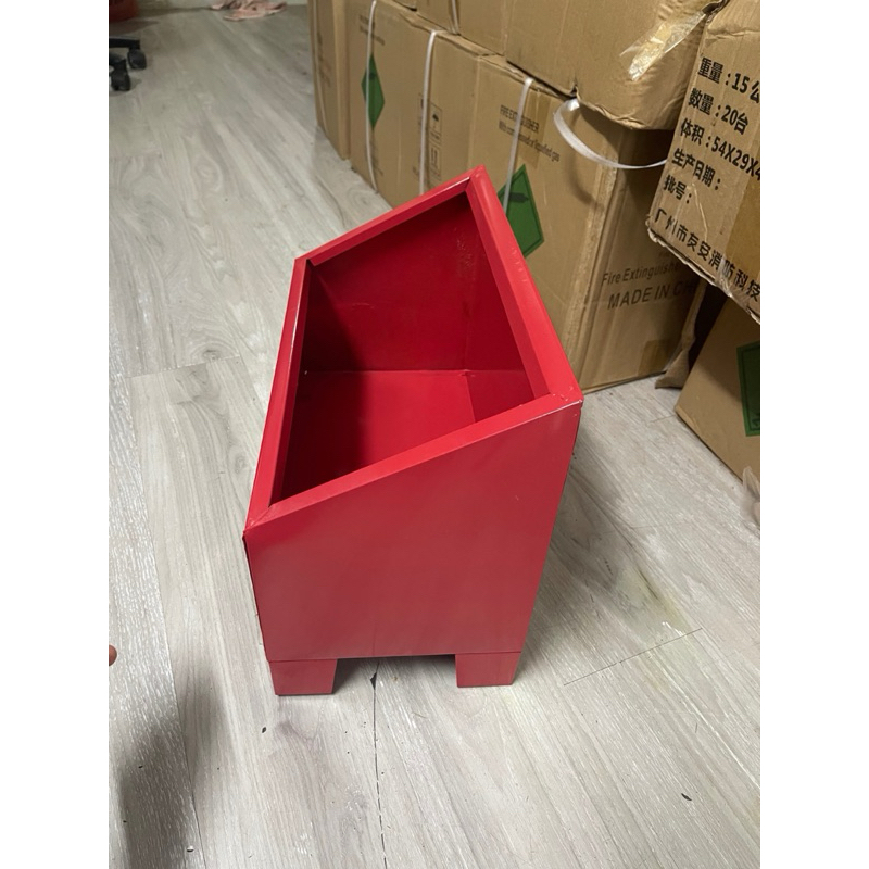 Chân Đế để Bình màu đỏ chắc chắc,siêu bền