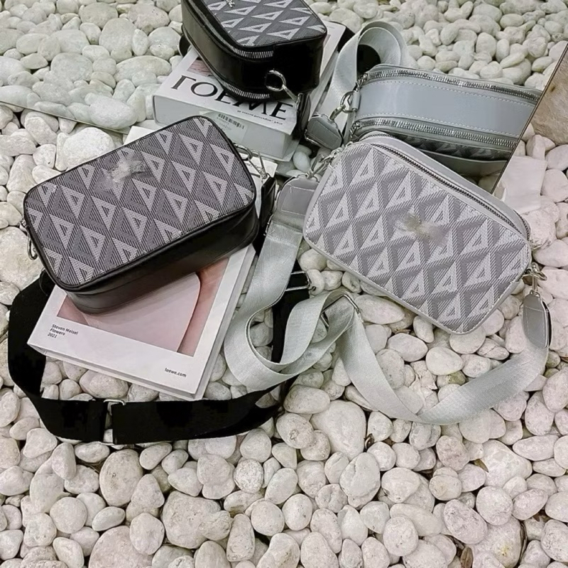 túi đeo chéo, túi dáng hộp hoạ tiết tam giác 2 màu kiểu dáng hottrend mẫu mới cho nam và nữ