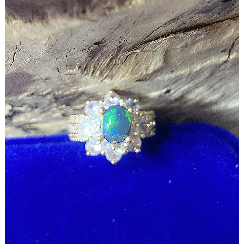 Nhẫn mạ vàng đính đá opal tự nhiên
