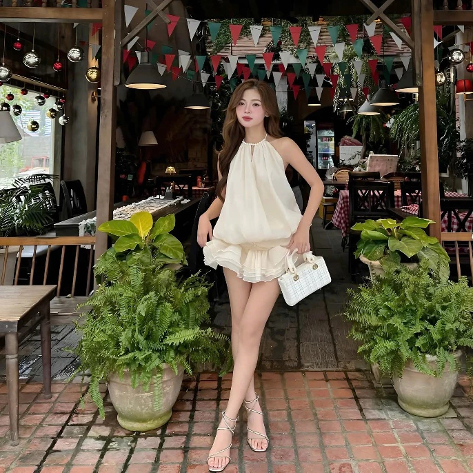 [Sẵn Quần Bảo Hộ] Set Váy Cổ Yếm Đính Ngọc Dáng Bí Chun Eo, Đầm Xoè Hở Lưng Đi Chơi Đi Biển | BigBuy360 - bigbuy360.vn