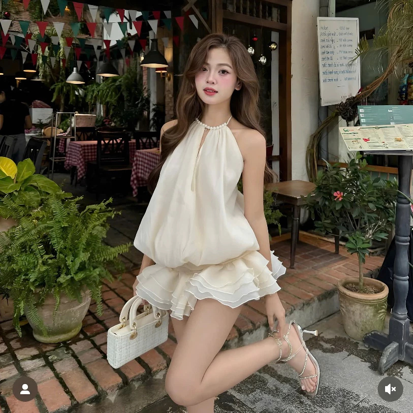 [Sẵn Quần Bảo Hộ] Set Váy Cổ Yếm Đính Ngọc Dáng Bí Chun Eo, Đầm Xoè Hở Lưng Đi Chơi Đi Biển | BigBuy360 - bigbuy360.vn