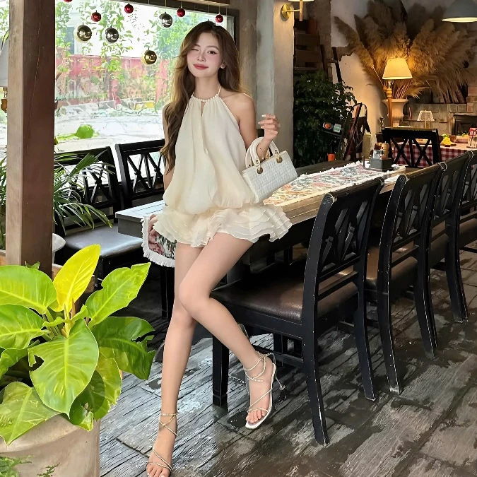 [Sẵn Quần Bảo Hộ] Set Váy Cổ Yếm Đính Ngọc Dáng Bí Chun Eo, Đầm Xoè Hở Lưng Đi Chơi Đi Biển | BigBuy360 - bigbuy360.vn