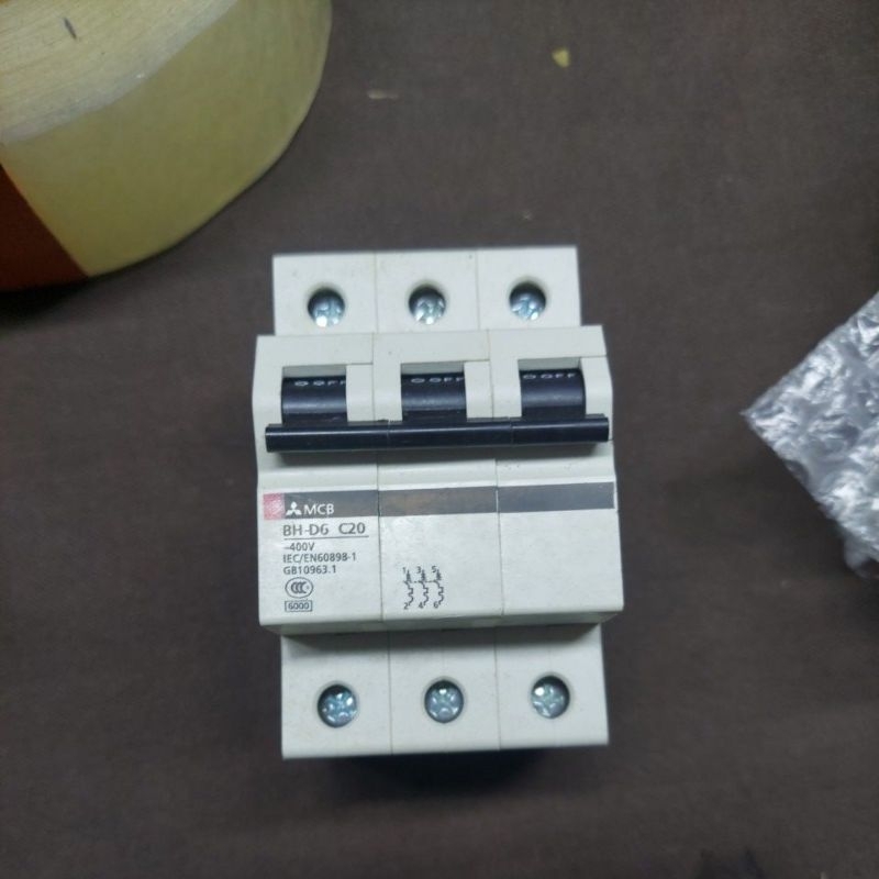 (HÀNG CHẤT LƯỢNG) Aptomat Misubishi 3 Pha 2Pha 1 Pha C20 - C63A