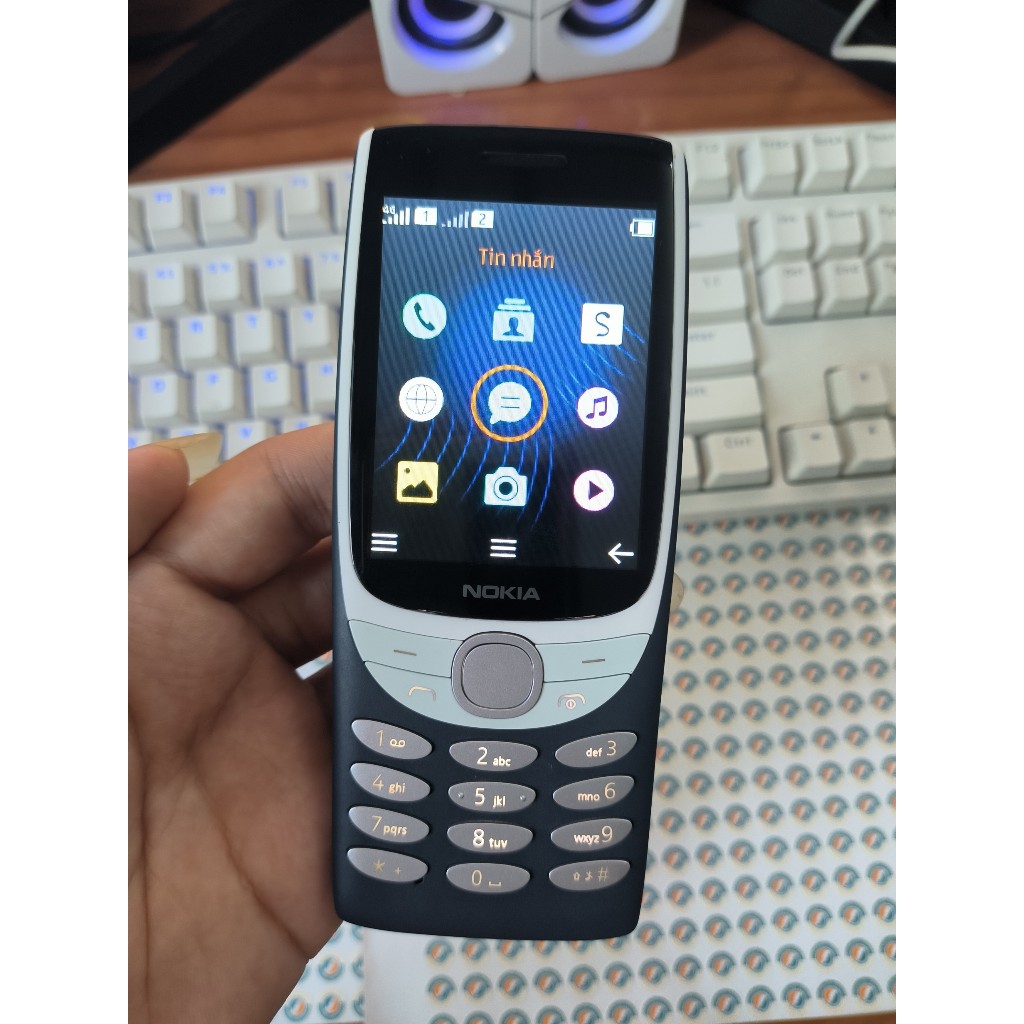 Điện thoại nghe gọi 8210 sóng 4G, màn to đẹp chính hãng, bảo hành 12 Tháng