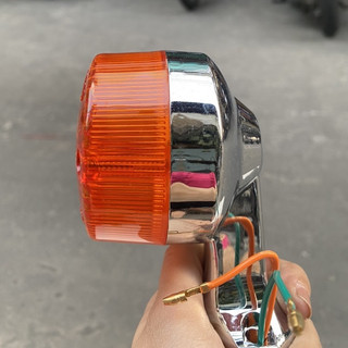 CẶP XI NHAN SAU XE CUB 86 ( HÀNG ĐẸP ) - ĐẾ NHỰA XI BÓNG