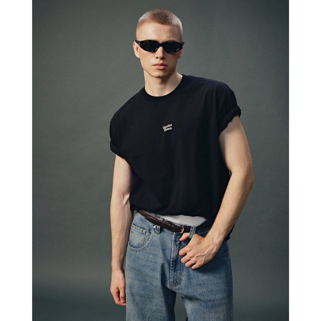 𝐄𝐋𝐄𝐕𝐄𝐍 - Áo Thun Oversize Unisex In Number Eleven Dọc | Màu Đen