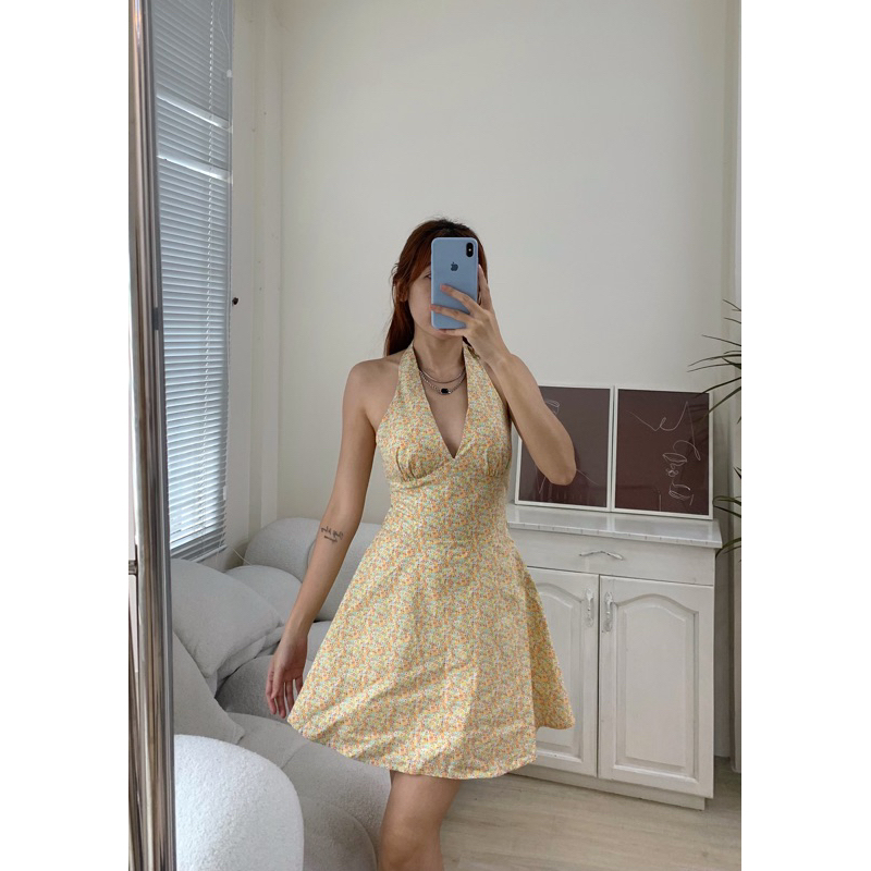 Đầm cổ yếm cột cổ, hoạ tiết hoa mùa hè, có sẵn đệm nguc, may 2 lớp dày dặn.  ( Ảnh tự chụp ) | BigBuy360 - bigbuy360.vn