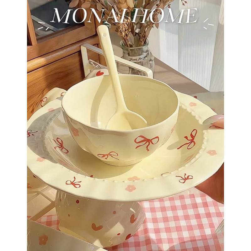 🎀 SÉT ĐĨA KÈM BÁT THÌA SỨ MÀU BE HOẠ TIẾT NƠ XINH XỈU (1 set gồm : 1 đĩa + 1 bát + 1 thìa sứ)