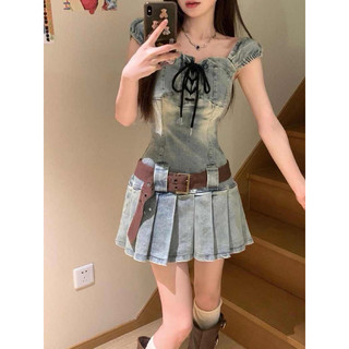(sẵn) Đầm jean cup ngực trễ vai dáng ngắn chân váy xếp ly kèm thắt lưng bản to style ngọt ngào sexy cho nữ 2023
