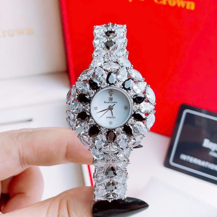 Đồng Hồ Nữ Royal Crown Quartz Đính Đá Màu Đen Mix Trắng Vỏ Silver Size 34mm - Royal Crown 2035