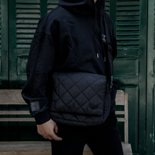 Túi đeo chéo chần bông ( túi phao) design by PT VIETNAM