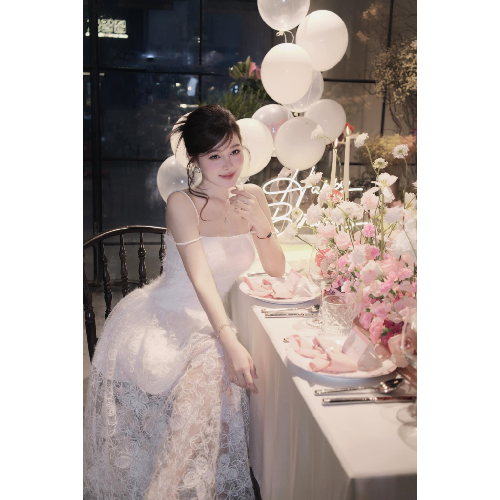 Đầm 2 dây dáng dài ren hoa đi biển đi tiệc siêu xinh Vani Dress | BigBuy360 - bigbuy360.vn