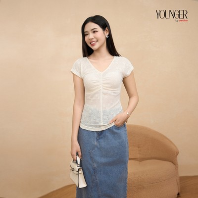 Áo thun ren nữ YOUNGER BY CARDINA kiểu dáng chun cổ V nhún ngực 5YARC08