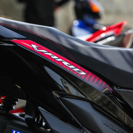 Tem Vario 150 đỏ trắng dán xe đen HOT 2025