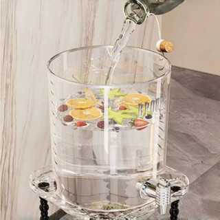  Bình Nước Nhựa Trong Suốt Có Vòi - Thiết Kế Tinh Tế Tiện Dụng Cho Không Gian Hiện Đại 