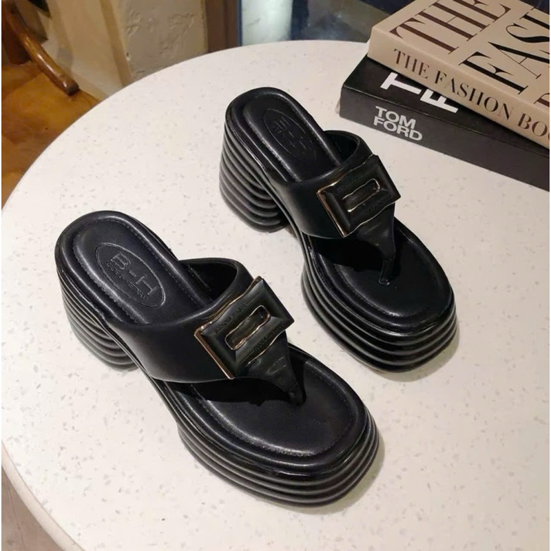 Dép Nữ Quai Kẹp Đế PU Cao 9Cm/Mẫu Mới Thiết Kế Dép Kẹp Quai Da Cao Cấp. Ôm Chân Dễ Mang- Chống Trơn 