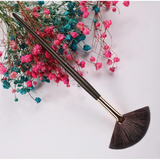 Cọ Highlight Dạng Quạt – Tán Bắt Sáng Tự Nhiên, Lông Mềm Mịn