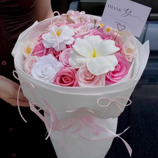  Bó hoa tặng túi mix nhiều loại bằng sáp phong cách hiện đại và nhẹ nhàng  Mẫu MIX 02  