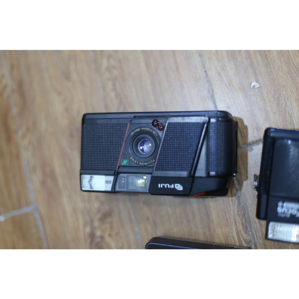 Thanh lý flash + máy ảnh film decor hỏng hoặc chưa xác nhận hoạt động - Máy ảnh Phim