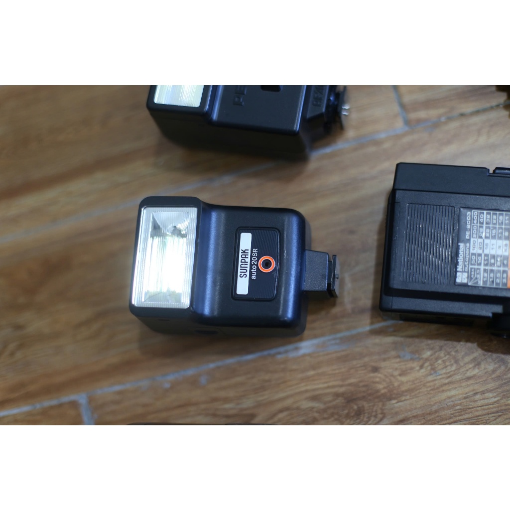 Thanh lý flash + máy ảnh film decor hỏng hoặc chưa xác nhận hoạt động - Máy ảnh Phim