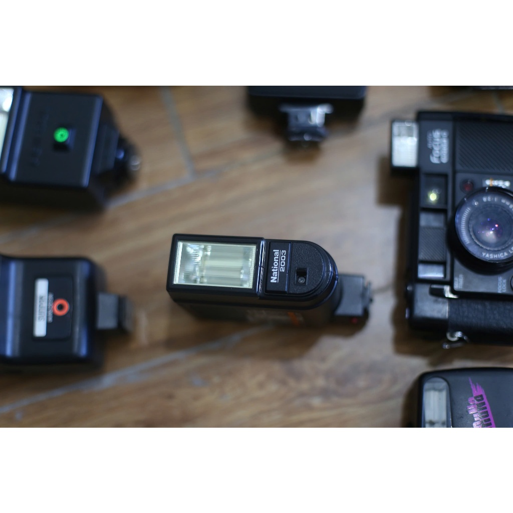 Thanh lý flash + máy ảnh film decor hỏng hoặc chưa xác nhận hoạt động - Máy ảnh Phim